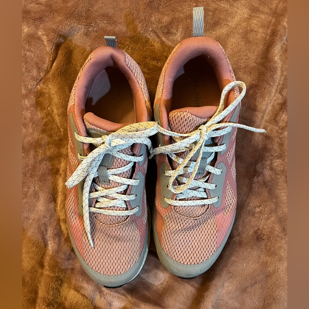 GUC Columbia Hiking Shoes - Picture 5 of 8